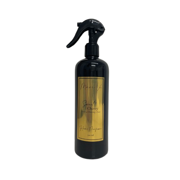 Mari-Ve® roomspray 500 ml – zwarte PET-fles met gouden label en spraykop, geur Sweet Cherry