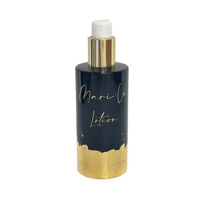 Mari-Ve -  zwart glazen fles met gouden opdruk logo en lotion. flacon onderaan afgewerkt met bladgoud.