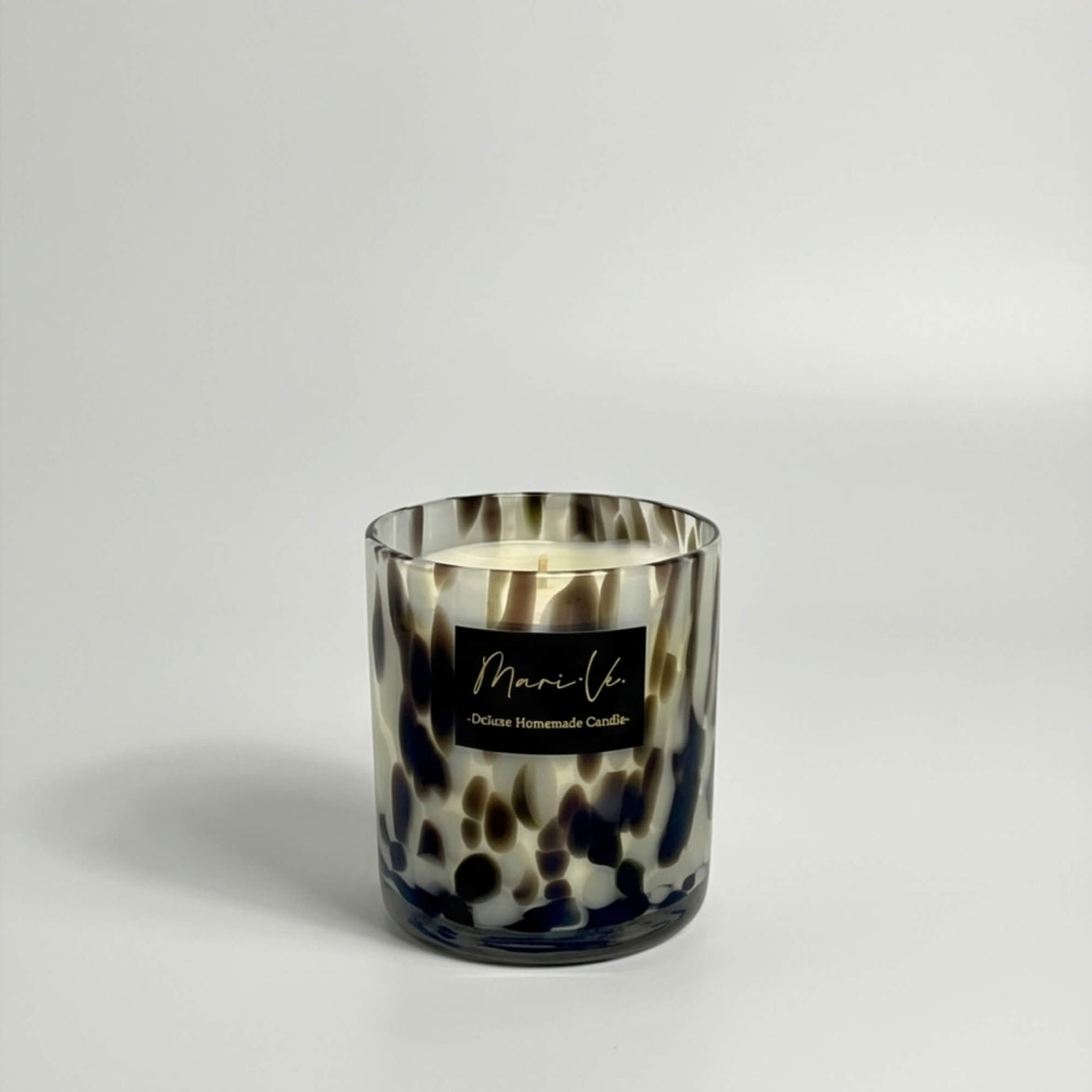 Black & White Deluxe Scented Candle – Velvet Peony