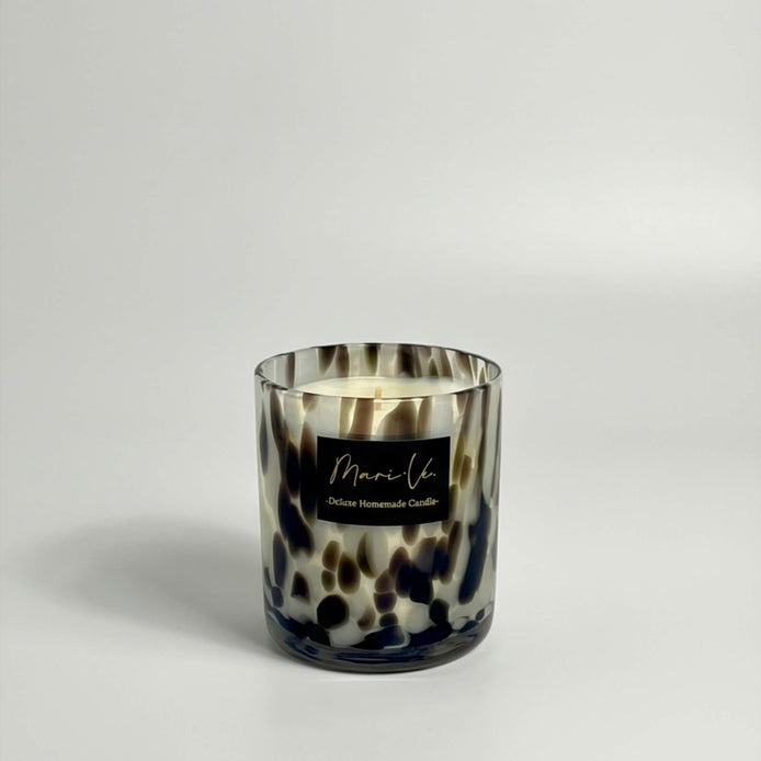 Black & White Deluxe Scented Candle – Velvet Peony