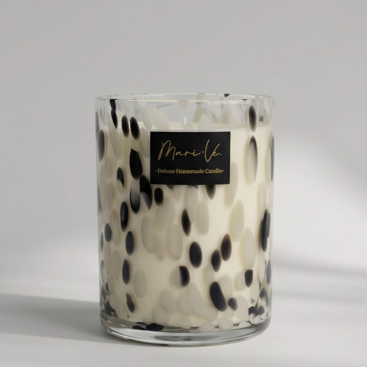 Black & White Deluxe Scented Candle – Velvet Peony