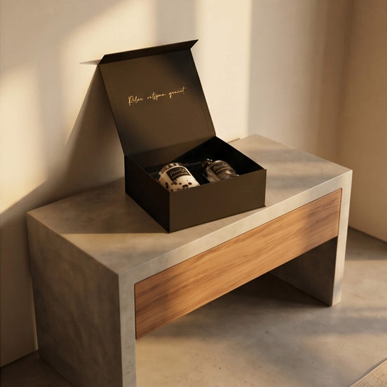 Luxe Giftbox Black & White – Fluweelzachte Pioenroos • Geurkaars & Diffuser