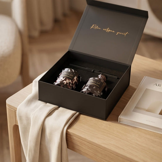 Luxe Giftbox Red Wine – Madagascan vanille • Geurkaars & Diffuser
